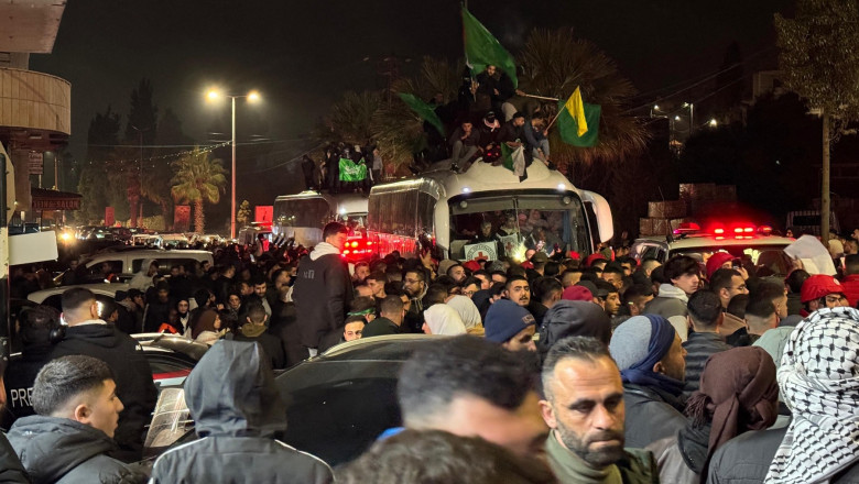 Photo of video | Israelul a eliberat primii 90 de palestinieni în urma armistițiului cu Hamas